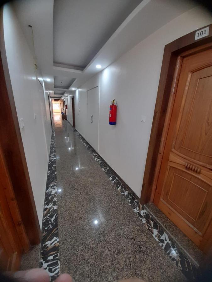 Hotel Zoon Dabb Srinagar Airport Kashmir מראה חיצוני תמונה