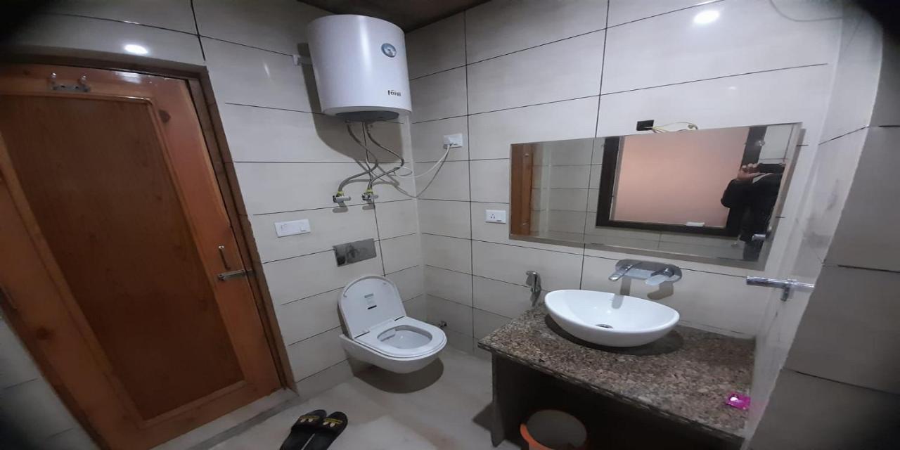 Hotel Zoon Dabb Srinagar Airport Kashmir מראה חיצוני תמונה