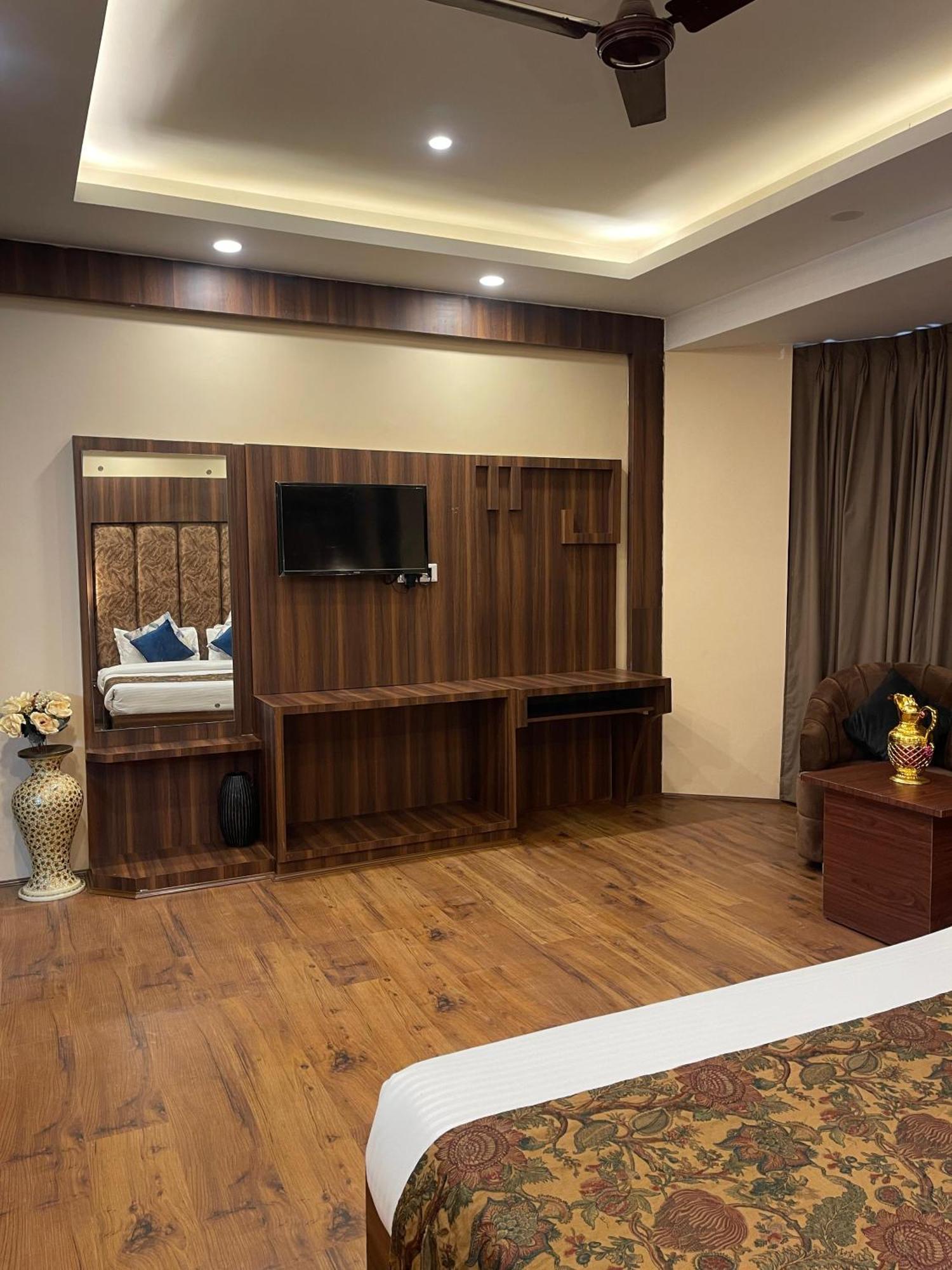 Hotel Zoon Dabb Srinagar Airport Kashmir מראה חיצוני תמונה