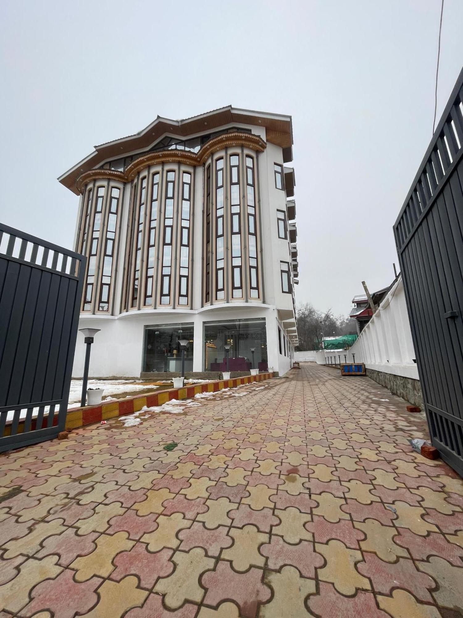 Hotel Zoon Dabb Srinagar Airport Kashmir מראה חיצוני תמונה