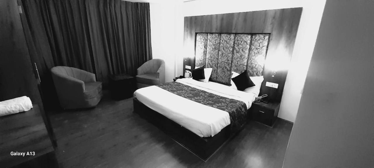 Hotel Zoon Dabb Srinagar Airport Kashmir מראה חיצוני תמונה